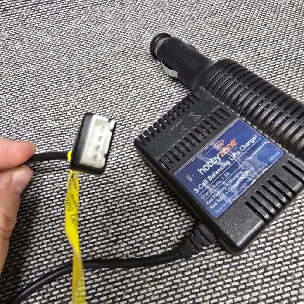 HobbyZone LiPo Charger HBZ1003 3-Cell Balancing 1.3A DC Car Plug Black Good